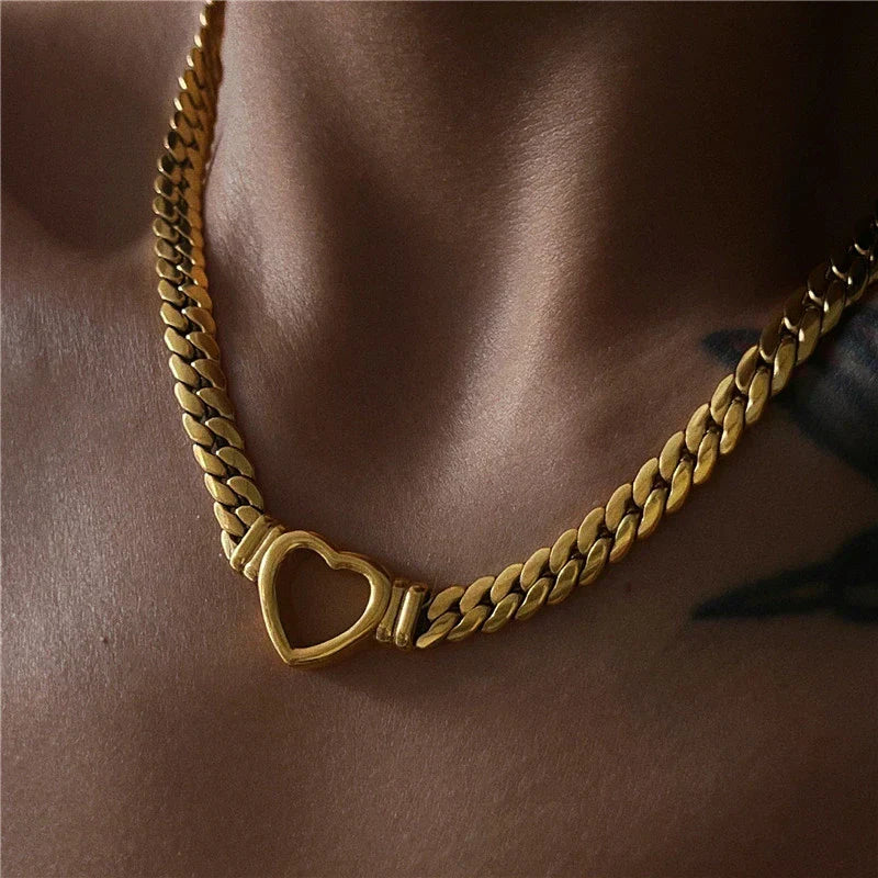 Vida Heart Choker
